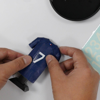 Paris Saint Germain 3D kovový model Home Jersey 2023/24 Locker Pack