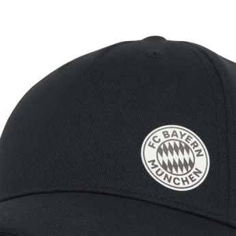 Bayern Mníchov šilt Essentials black