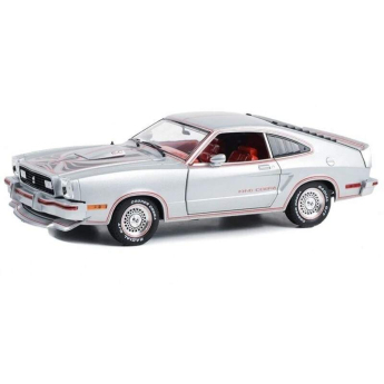 Modely áut a motoriek model 1/18 Ford Mustang II King Cobra in Silver Metallic with Red and Black Stripes - Greenlight