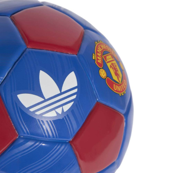 Manchester United lopta Away