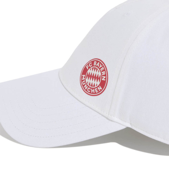 Bayern Mníchov čiapka baseballová šiltovka Essentials white